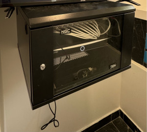 Photo de galerie - Baie informatique pour vidéo surveillance 