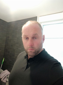 Photo de galerie - Bonjour je vous propose mes services en tant que peintre poseur de tapisserie poseur de fibres pose de parquet pose de lino et de stratifié et plein d'autres services