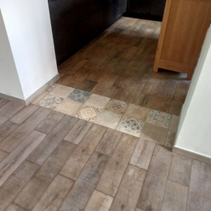 Photo de galerie - Carrelage imitation bois 