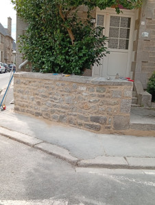Photo de galerie - FIN DE RÉPARATION DU MUR SUIVI DE JOINT À LA CHAUX