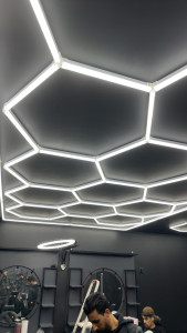 Photo de galerie - Plafonnier Led hexagonal pour Garage, salle de sport, salon de coiffure