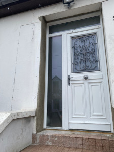 Photo de galerie - Reprise de tableau et pose de la porte d’entré ainsi que les fenêtres sur cette maison en rénovation 