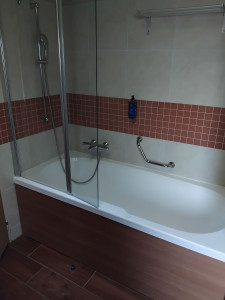 Photo de galerie - Ménage complet d'une salle de bain avec nettoyage en profondeur et finitions soignées.