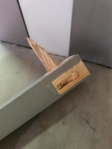 Photo de galerie - Pied de chaise cassé à deux endroits. reprise des tenons mortaises. 