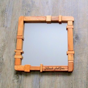 Photo de galerie - Cadre de miroir en bois. Modèle unique.