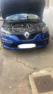 Photo de galerie - Grosse révision sur cet Mégane gt : vidange moteur, vidange boîte automatique, filtre air, filtre habitacle, filtre à gasoil 