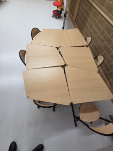 Photo de galerie - Montage table école 