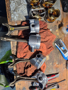 Photo de galerie - Montage l'axe de bielle de Piston 