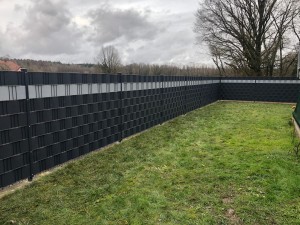 Photo de galerie - Installation d’une clôture rigide double file avec occultation. 