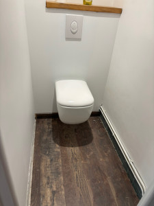 Photo de galerie - Pose d’un toilette suspendu 