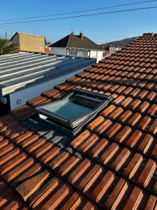 Photo de galerie - Pose d’un velux sur tuile mécanique 