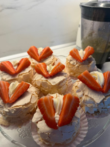 Photo de galerie - Pavlova dessert 
