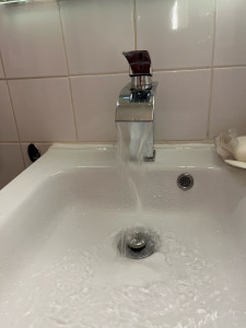 Photo de galerie - Pose robinet, salle de bain