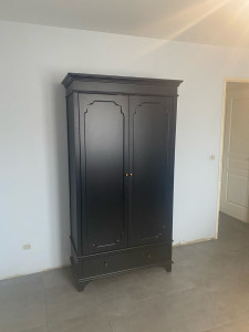 Photo de galerie - Montage d’une armoire Maison du Monde