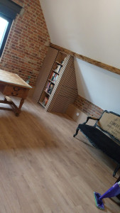 Photo de galerie - Pose de sol et aménagement d'un meuble cache ballon d'eau chaude et soubassement en MDF