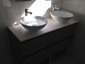 Photo de galerie - Pose meuble salle de bain vec vasque posé 