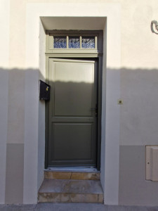 Photo de galerie - Fourniture et pose  d'une porte d'entrée en bois 7 points de sécurité.
