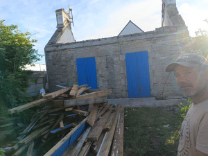 Photo de galerie - Aide à la démolition d'un tout avant agrandissement/rénovation.