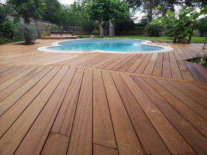 Photo de galerie - Terrasse bois autour piscine