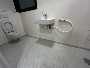 Photo de galerie - Installation des lave main. 