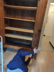 Photo de galerie - Déménagement d'une armoire ancienne de Saint Médard jusqu'à Bordeaux. démontage puis remontage chez la propriétaire de l'armoire.