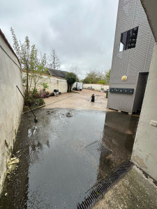 Photo de galerie - Surface nettoyée au Karcher