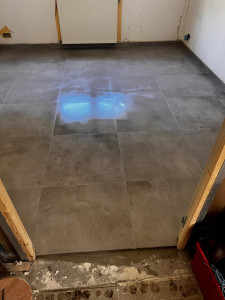 Photo de galerie - Voici le résultat du salon où les carreaux on était casser 