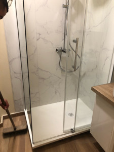 Photo de galerie - Changement de bac à douche pour un receveur plat avec cabine de douche 