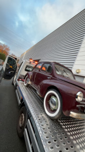 Photo de galerie - Remorquage de cette magnifique pièce de collection 