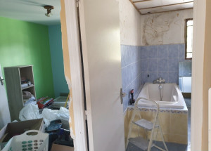 Photo de galerie - 1 chambre et 1 petite salle d'eau pour faire une grande salle de bain.