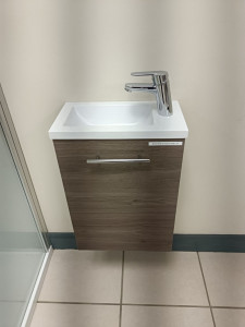 Photo de galerie - Raccordement une installation pour lave main pause d' un meuble pour lave main 