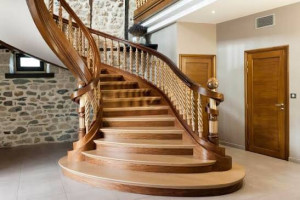 Photo de galerie - Escalier en bois massifs tournant 