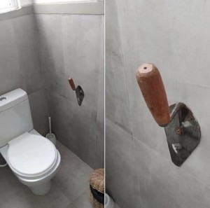 Photo de galerie - Pose d’un wc, rénovation de la pièce et fantaisie dérouleur papier wc
