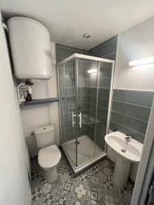 Photo de galerie - Réfection de la salle de bain complète de tout les éléments sanitaires et de la faïence.