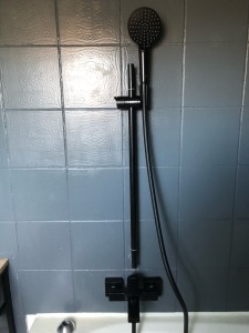 Photo de galerie - Remplacement d’une robinetrie et de sa douchette 