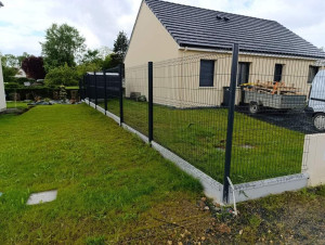 Photo de galerie - Pose de clôture rigide avec soubassement ?