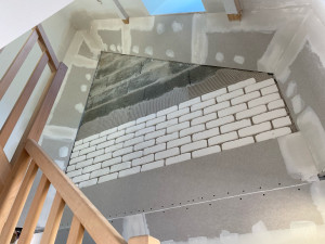 Photo de galerie - Coffrage vmc et câble électrique et plaquage briquettes