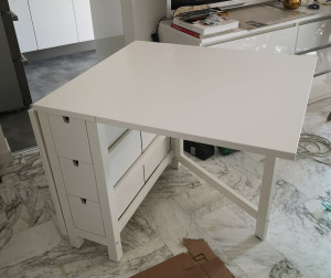 Photo de galerie - Montage meuble Ikea table console 