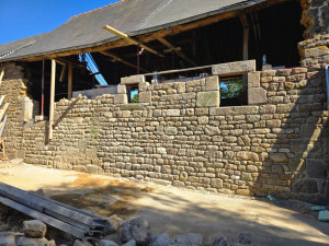 Photo de galerie - Maçonnerie pierre en cours 