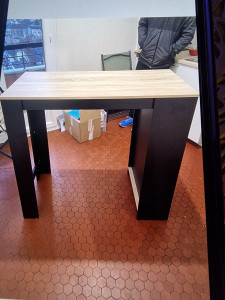 Photo de galerie - Montage table mange debout. 1h.