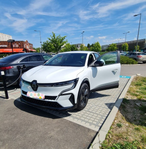 Photo de galerie - Renault Mégane e-tech électrique disponible à la location de manière ponctuelle (courte, longue durée)