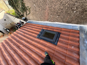 Photo de galerie - Couloir en zinc et solin maçonné. raccordement au velux 