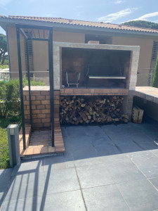 Photo de galerie - Création barbecue avec habillage de l’extérieur avec Pierre parement 