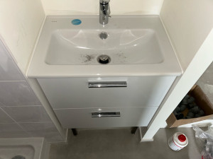 Photo de galerie - Meuble vasque encastré avec tout le raccordement 
