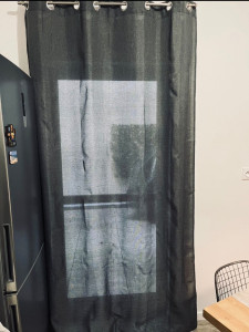 Photo de galerie - Pose de tringles avec rideau (perçage du mur, cheville et vissage...)