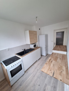 Photo de galerie - Cuisine complète (peinture mur et plafond, pose de la cuisine, pose du parquet)