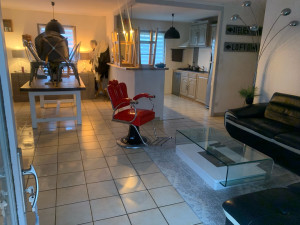 Photo de galerie - Ouverture de cuisine sur salon avec création d un bar.