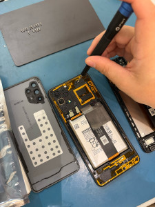 Photo de galerie - Changement d’un écran de Samsung Galaxy À 32 5G 