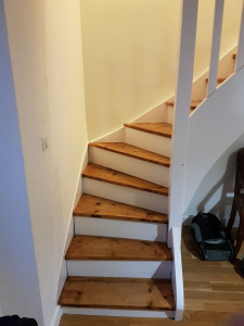 Photo de galerie - Peinture sur escalier. 