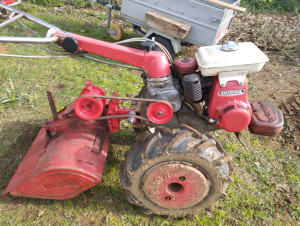 Photo de galerie - Voici mon motoculteur avec son rotovator pour préparer le jardin avant de semé 